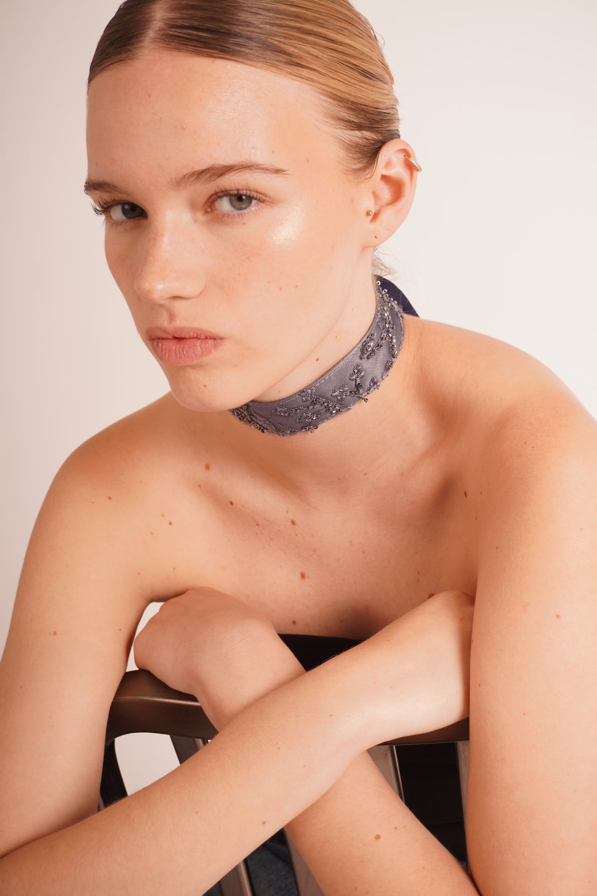 Iris Choker